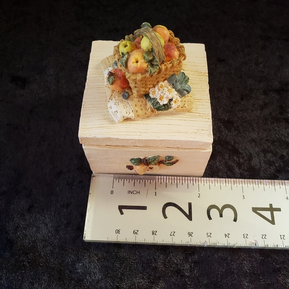 FIGI Apple Basket Trinket box - Picture 7 of 7